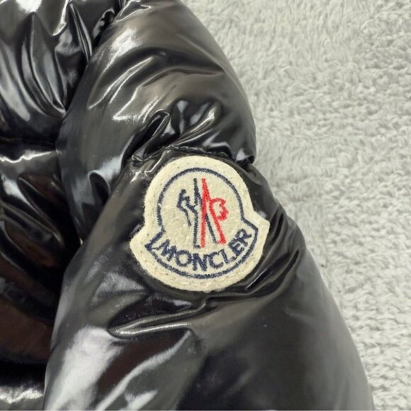 Moncler Size 6 US Kids Black Puffer Jacket with Fur Hood w/Flaws - Picture 3 of 16